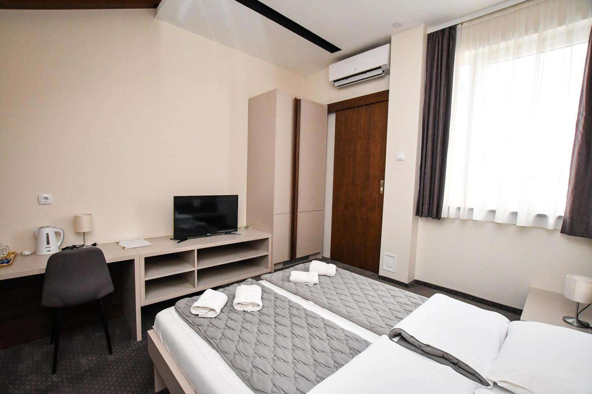 Atrijum Apartments And Rooms Kladovo Eksteriør billede